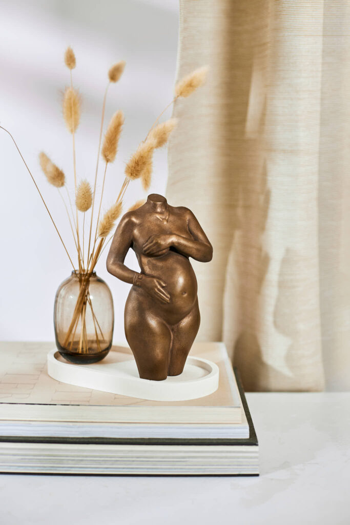 Licht brons veredeld zwangerschapsbeeldje